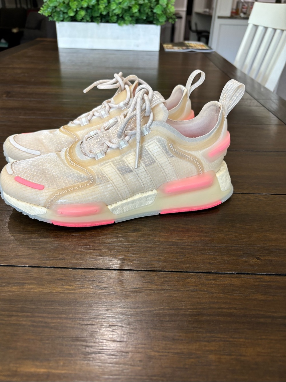 Adidas NMD_V3 Wonder White Pink Boost Sneakers Women’s Size 7 GX5785 - Picture 10 of 14